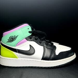 Jordan Sneakers Black White Mint Purple